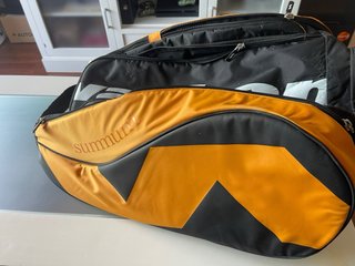 Paletero de pádel negro y naranja