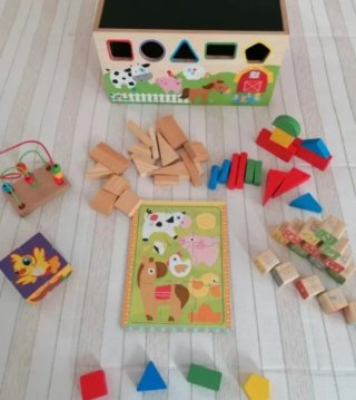 Baúl de actividades de madera