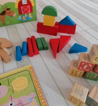 Baúl de actividades de madera