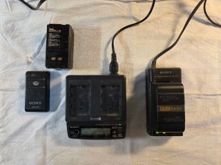 Cargador, Batería y Adaptador Sony NP-55