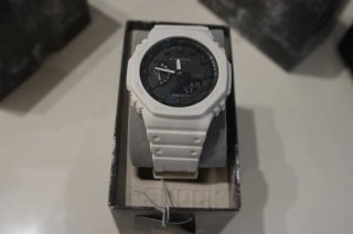 Casio G-Shock GA2100  Blanco y Negro