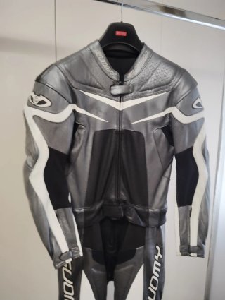 Mono de moto Suomy