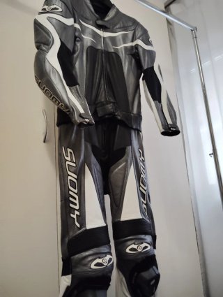 Mono de moto Suomy