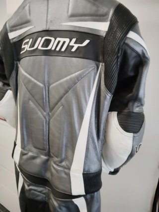 Mono de moto Suomy