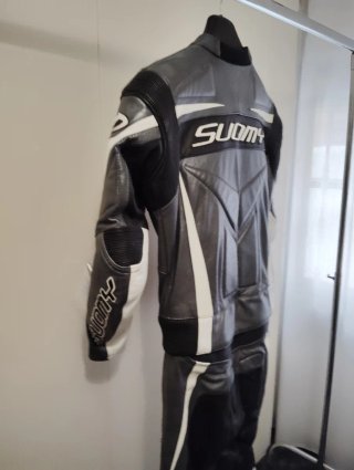 Mono de moto Suomy