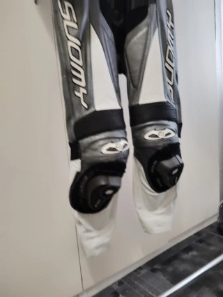Mono de moto Suomy