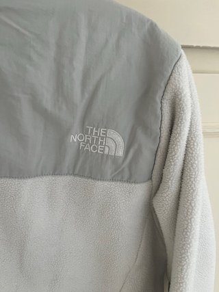 The North Face Forro Polar Gris y Blanco