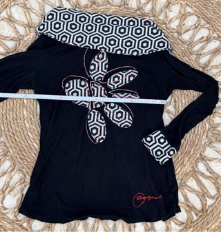 Suéter Desigual Negro con Diseño Geométrico