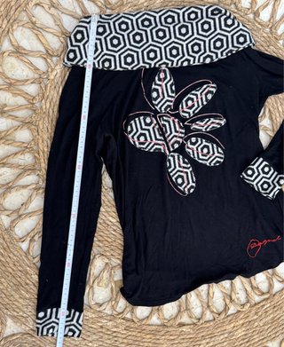Suéter Desigual Negro con Diseño Geométrico