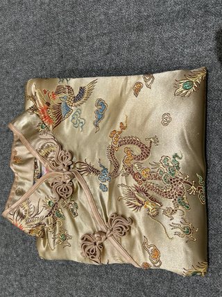 Vestido estilo chino dorado dragones