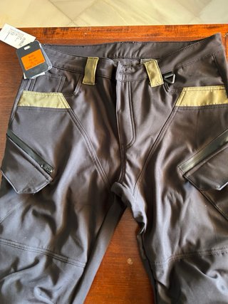 Pantalón de moto homologado negro, sin usar,