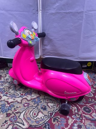 Vespa elettrica per bambina rosa