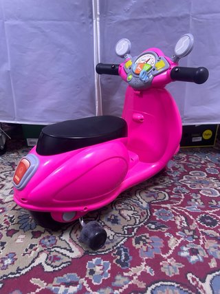 Vespa elettrica per bambina rosa