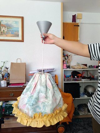 Lámpara de cristal y metal dorada