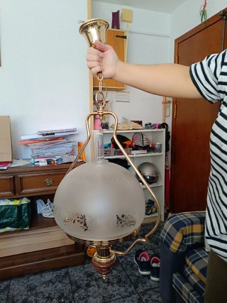 Lámpara de cristal y metal dorada