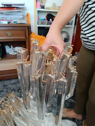 Lámpara de cristal y metal dorada