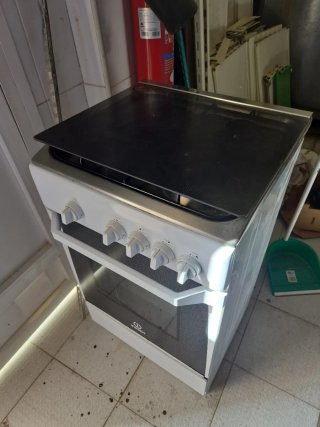 Cocina de gas Indesit blanca
