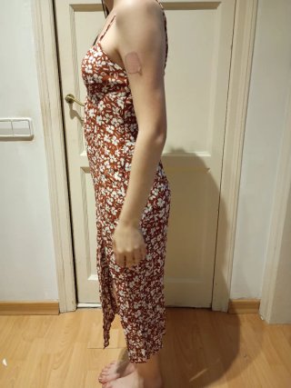 Vestido floral marrón y blanco