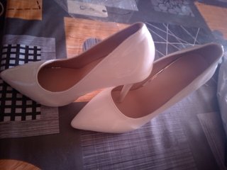 Zapatos de tacón blancos