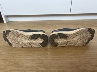 Zapatillas deportivas grises Beppi