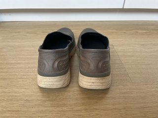 Zapatillas deportivas grises Beppi
