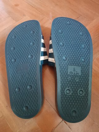 Chanclas Adidas Unisex azul marino y blanco