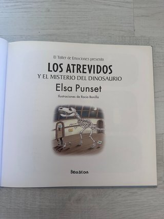Los atrevidos y el misterio del dinosaurio / Th...