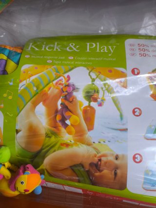 Centro de juegos Tiny Love Gymini Kick & Play