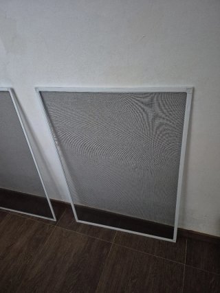 Mosquitera blanca para ventana