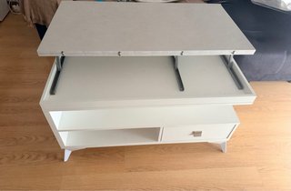 Mesa centro elevable blanca y gris piedra