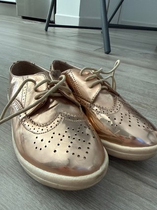 Zapatos niña dorados estilo Oxford talla 36