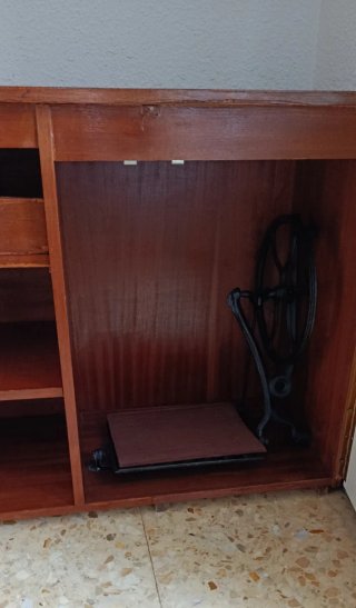 Mueble máquina de coser y/o  mueble auxiliar