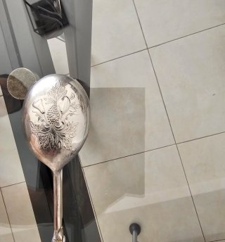 Pinzas de plata con diseño floral