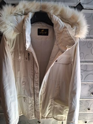 "Ofertón" Chaquetón mujer blanco con capucha