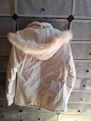 "Ofertón" Chaquetón mujer blanco con capucha
