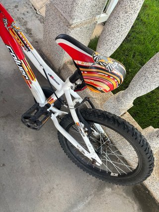 Bicicleta infantil Caliber roja y blanca