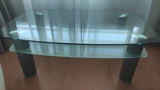 Mesa de centro de cristal y metal