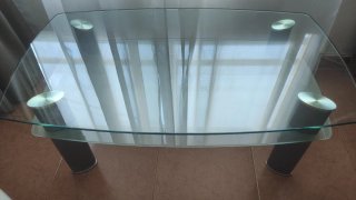 Mesa de centro de cristal y metal