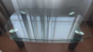 Mesa de centro de cristal y metal