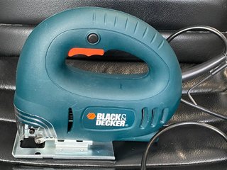 Sierra Caladora Black & Decker CD301