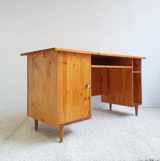 Escritorio de pino. Vintage, 80s.