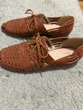 Zapatos planos DI-BYE marrones.