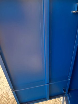 Mueble de metal azul