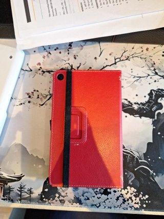 Kindle elettronico con custodia rossa