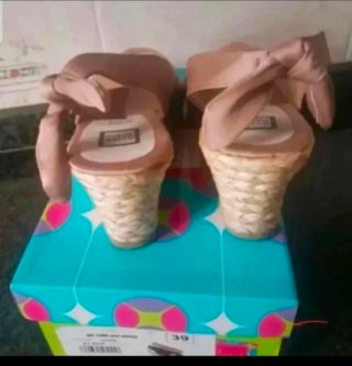 Sandalias cuña beige talla 39