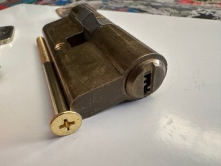 Bombín de seguridad con 3 llaves Marca UCEM