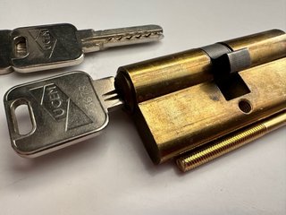 Bombín de seguridad con 3 llaves Marca UCEM