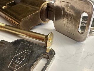 Bombín de seguridad con 3 llaves Marca UCEM