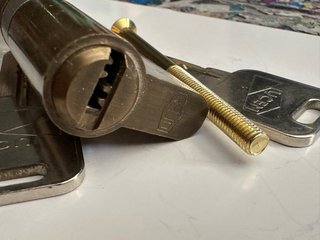 Bombín de seguridad con 3 llaves Marca UCEM