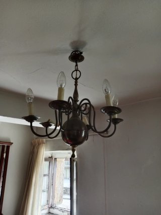 Vendo Cama de 135, sillon, lamparas y armario..